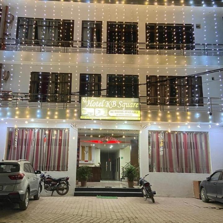 Hotel kb square Chandīgarh Zimmer foto