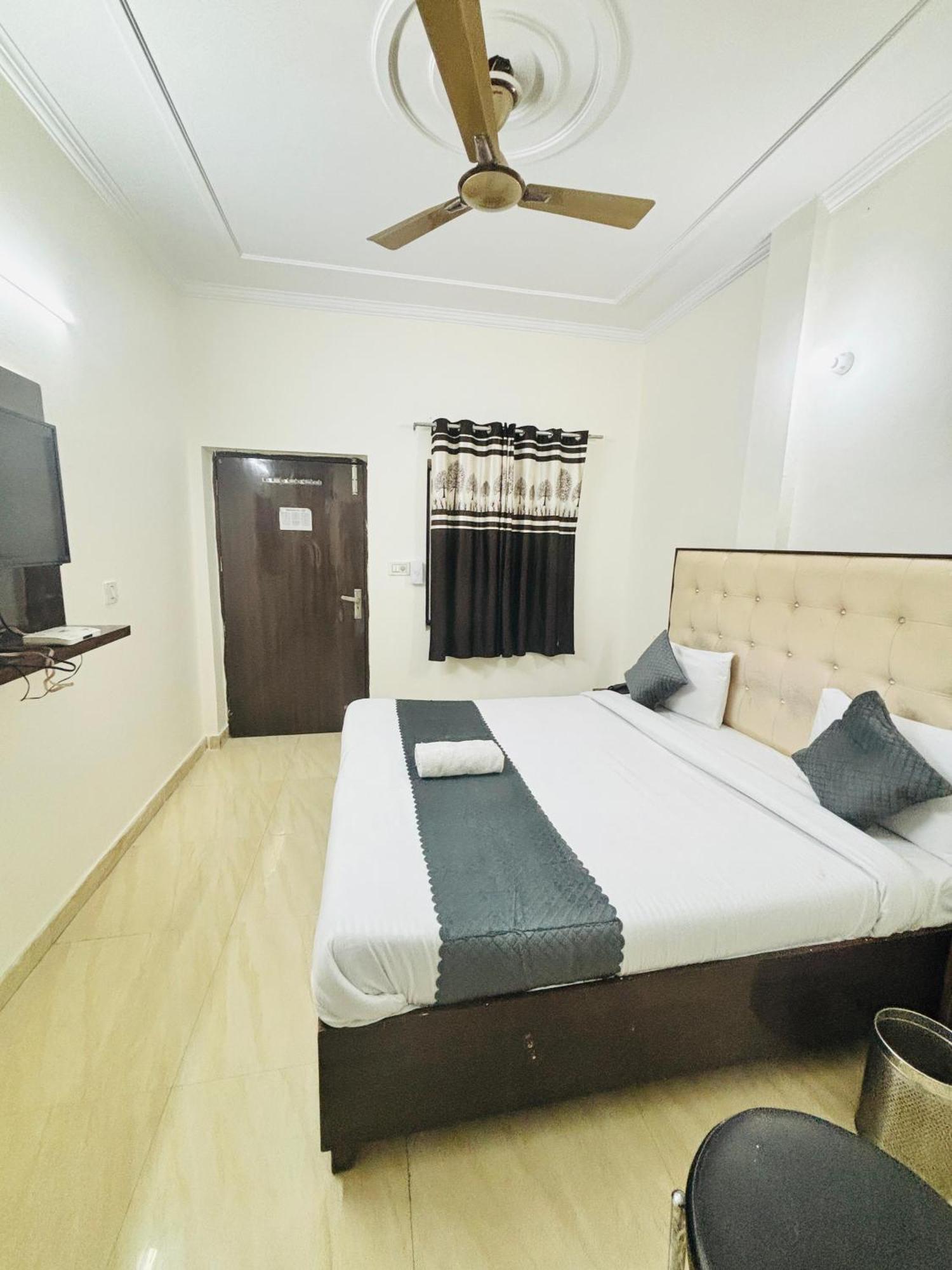 Hotel kb square Chandīgarh Zimmer foto