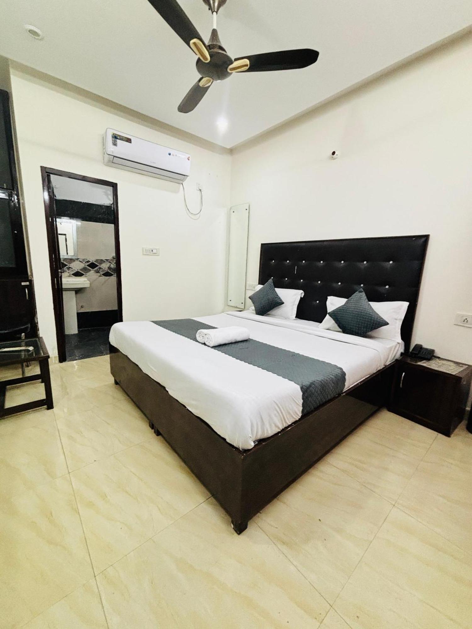 Hotel kb square Chandīgarh Exterior foto